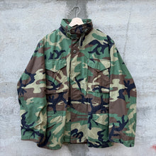 Load image into Gallery viewer, 90's US Military Woodland Camo Field Jacket