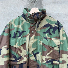 Load image into Gallery viewer, 90's US Military Woodland Camo Field Jacket