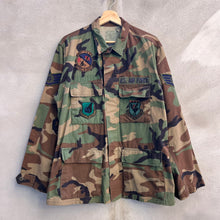 Load image into Gallery viewer, 80's USAF Military Woodland Camouflage Combat Jacket