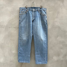 Load image into Gallery viewer, Vintage Levis 505 Denim Jeans
