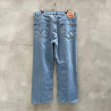 Load image into Gallery viewer, Vintage Levis 505 Denim Jeans
