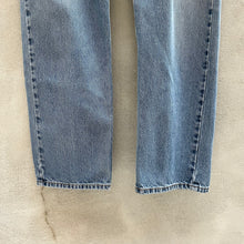 Load image into Gallery viewer, Vintage Levi's 505 Denim Jeans