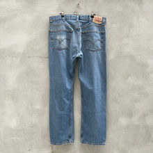 Load image into Gallery viewer, Vintage Levi's 505 Denim Jeans