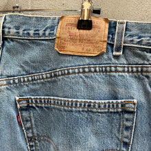 Load image into Gallery viewer, 90s Vintage Levi's 505 Denim Jeans