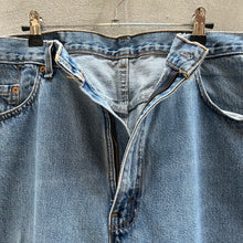 Load image into Gallery viewer, 90s Vintage Levi's 505 Denim Jeans