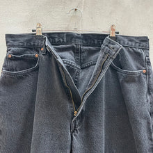 Load image into Gallery viewer, Vintage Levi's 550 Black Denim Jeans