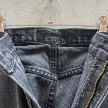Load image into Gallery viewer, Vintage Levi's 550 Black Denim Jeans