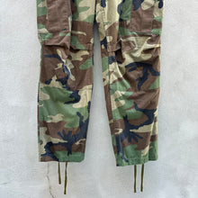 Load image into Gallery viewer, 80's US Military Woodland Camouflage Cargo Pants