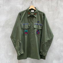 Load image into Gallery viewer, 80s USAF Military Utility Fatigue Button Down Shirt