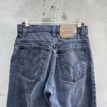 Load image into Gallery viewer, 90’s Levi's 950 Black Denim Jeans