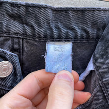 Load image into Gallery viewer, 90’s Levi's 950 Black Denim Jeans