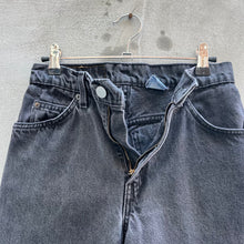 Load image into Gallery viewer, 90’s Levi's 950 Black Denim Jeans