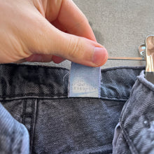 Load image into Gallery viewer, 90’s Levi's 950 Black Denim Jeans