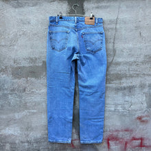 Load image into Gallery viewer, 90's Levis 505 Denim Jeans