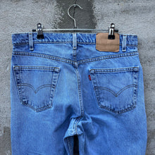 Load image into Gallery viewer, 90's Levis 505 Denim Jeans