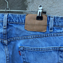 Load image into Gallery viewer, 90's Levis 505 Denim Jeans