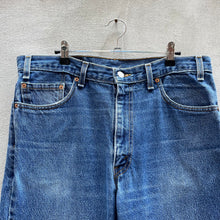 Load image into Gallery viewer, Vintage Levi’s 517 Jeans