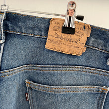 Load image into Gallery viewer, 90’s Levi’s 517 Jeans