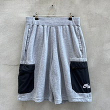 Load image into Gallery viewer, Nike Cotton Cargo Pocket Shorts