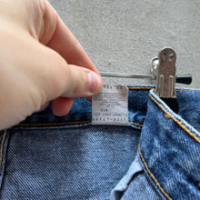 Load image into Gallery viewer, Vintage Levi’s 517 Jeans
