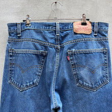 Load image into Gallery viewer, Vintage Levi’s 517 Jeans