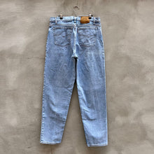 Load image into Gallery viewer, 90’s Levi’s 550 Jeans