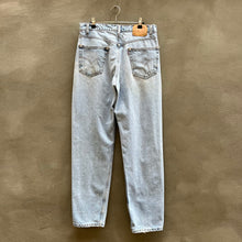 Load image into Gallery viewer, 90’s Levi’s 550 Jeans