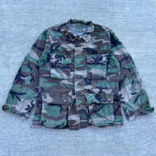 Load image into Gallery viewer, 88’ Military Woodland Camo Coat