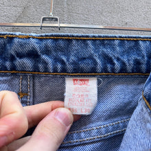 Load image into Gallery viewer, 90’s Levi’s 505 Jeans