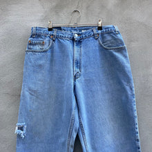 Load image into Gallery viewer, 90’s Levi’s 560 Jeans