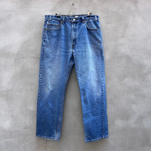 Load image into Gallery viewer, 90’s Levi’s 505 Jeans