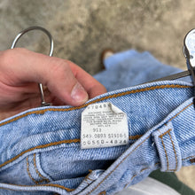 Load image into Gallery viewer, 90’s Levi’s 550 Jeans
