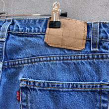 Load image into Gallery viewer, 90’s Levi’s 505 Jeans