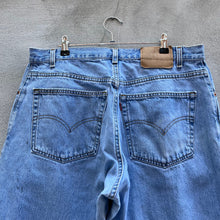 Load image into Gallery viewer, 90’s Levi’s 560 Jeans