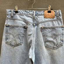 Load image into Gallery viewer, 90’s Levi’s 550 Jeans