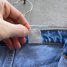 Load image into Gallery viewer, 90’s Levi’s 505 Jeans
