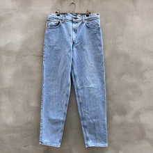 Load image into Gallery viewer, 90’s Levi’s 550 Jeans