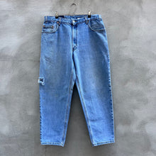Load image into Gallery viewer, 90’s Levi’s 560 Jeans