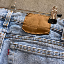 Load image into Gallery viewer, 90’s Levi’s 550 Jeans