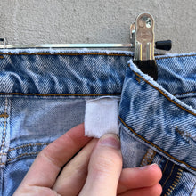 Load image into Gallery viewer, 90’s Levi’s 505 Jeans