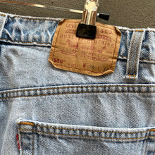 Load image into Gallery viewer, 90’s Levi’s 550 Jeans