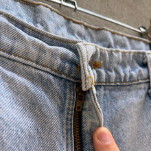 Load image into Gallery viewer, 80’s Levi’s 550 Jeans 36x33