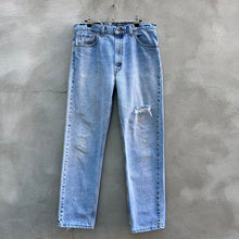 Load image into Gallery viewer, 90’s Levi’s 505 Jeans