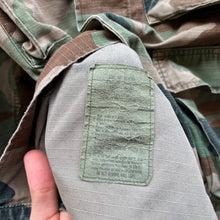 Load image into Gallery viewer, 90’s Military Woodland Camo Jacket