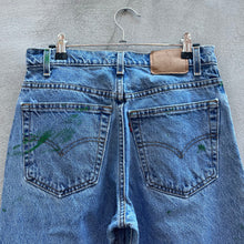 Load image into Gallery viewer, 90’s Levi’s 550 Paint Splatter Jeans