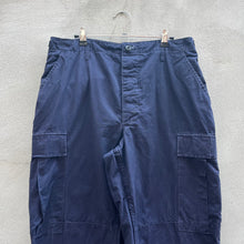 Load image into Gallery viewer, 00’s Navy Military Style Cargo Pants