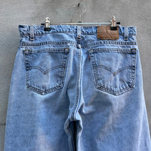 Load image into Gallery viewer, 90’s Levi’s 505 Jeans
