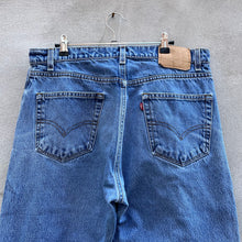 Load image into Gallery viewer, 90’s Levi’s 505 Jeans