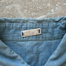 Load image into Gallery viewer, 1940's US Navy Early World War II Chambray Shirt With Flap Pockets

