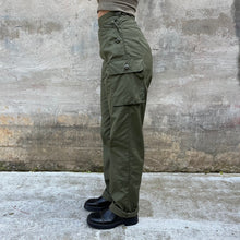 Load image into Gallery viewer, 78’ US Military Women’s Utility Cargo OG-107 Pants (NOS)
